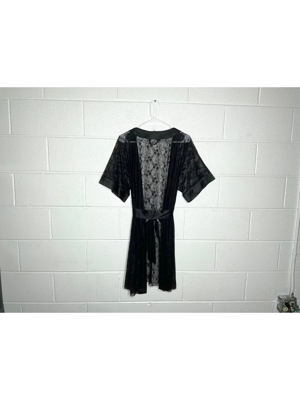 < Soma Black Lace Short Sleeve Robe Size Large >